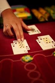 Tampilan studio French Roulette live dealer di gedetogel dengan multi-kamera berkualitas HD
